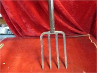 Short handle Pitch fork. True temper.