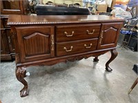 CHIPPENDALE SOLID MAHOGANTY SIDEBOARD