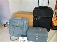 Vintage Luggage / Bags / Suitcase