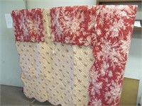 A30 Red floral quilt w. 2 pillow covers, new