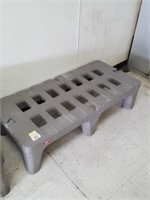 metro dunnage step 48" x 22"