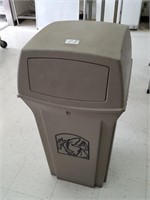 rubbermaid trash bin