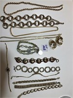 13 pieces of gold tone costume jewelry 4