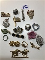 19 pieces costume jewelry pins and rings