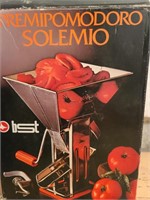 BST Spremipomodoro Solemio Tomato Press
