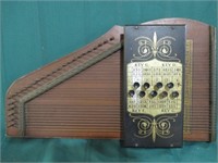 Antique Victorian  Auto Harp with spare strings