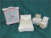 Assorted dollhouse furniture