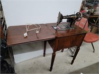 Singer sewing machine with knee pedal 1918
