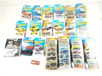 Lot of Various Hot Wheels & Matchbox Cars Trucks