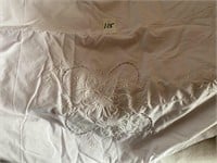 Large Asst Lace Tableclothes & Related Linens