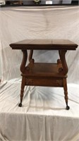Wonderful oak lamp table with ball and claw feet