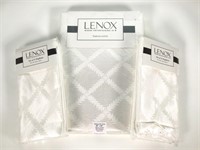 Set of Linens (8) Lenox Napkins, Tablecloth