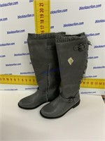 Women’s size 8 boots new