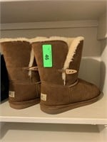 BEAR PAW BOOTS SIZE 9