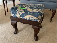 SMALL UPHOLSTERED OTTOMAN