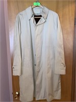 VINTAGE LINED TRENCH COAT NEEDS CLEANED 38