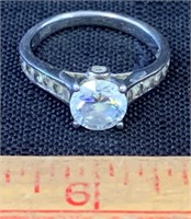 BEAUTIFUL STERLING SILVER RING WITH GEMSTONE
