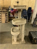 CAT TREE - NEEDS CLEANED UP AND TRIMMED