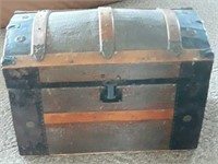 Antique Trunk With Nice Label And Tray