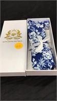 Kingdom secret men’s blue and white floral tie