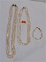 2 Cultural Pearls necklaces and bracelet