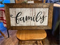 Robyns Nest- Family Sign