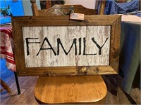 Robyns Nest- Family Sign