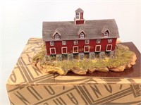 Ertl collectibles Gambrel roofed bank barn