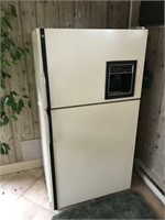GE Almond Refrigerator/Freezer
