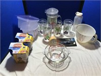 Selection of Kitchen Items: Pyrex & More