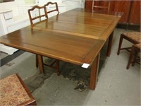 Large Chippendale mahogany drawleaf dining table,