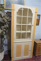 Vintage Corner Cabinet Very Solid no show pick up