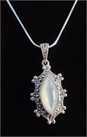 STERLING SILVER CHAIN & MOTHER OF PEARL PENDANT