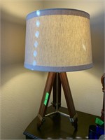TRIFOLD WOOD & BRASS TABLE LAMP