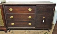 Border Queen Dresser with Side Cabinet