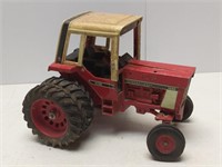 1976 Ertl Farm Country International 1586 Tractor With CAB 1/16 Scale for sale online 