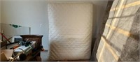 QUEEN MATTRESS W/BOXSPRING