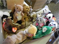 Vintage Beanie Babies, mostly Bears