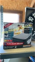Intex Dura-Beam Deluxe air mattress