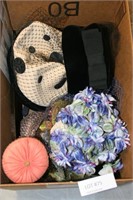 BOX OF VINTAGE LADIES HATS