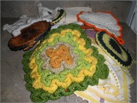 Kitchen Linens and Pot Holders