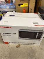 Toshiba microwave 1000w like new