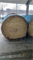 2 Round Bales Wheat Straw (4x4)