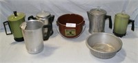 BOX OF VINTAGE KITCHENWARE AND SERVING POTS