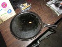 CAST IRON FLAT SKILLET