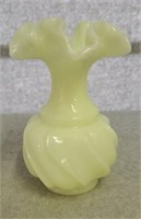 FENTON PALE YELLOW FLUTED GLASS VASE