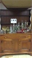 Lot of oil lamps and flutes - HUTCH IS NOT