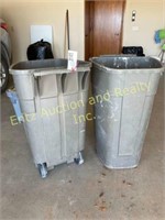 2 LARGE RUBBERMAID PLASTIC TRASH CANS