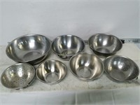 Qty (5) Mixing Bowls & (2) Strainers