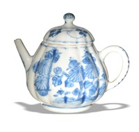 Chinese Blue & White Export Teapot, Kangxi Period